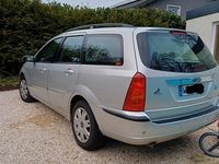 Gebraucht Ford Focus Ghia 131 PS (96 kW) 2002 Silber Kombi