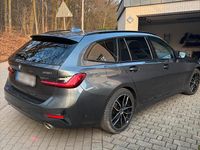 Gebraucht BMW 318 Sport Line 156 PS (114 kW) 2020 Grau Kombi