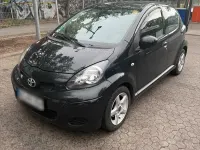 Gebraucht Toyota Aygo 68 PS (50 kW) 2011 Schwarz Kleinwagen