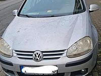Second-hand VW Golf 74 CP (54 kW) 2005 Gri Coupe