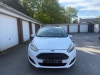 Gebraucht Ford Fiesta Trend 60 PS (44 kW) 2015 Weiß Limousine