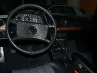 Brugt Mercedes E280 185 HK (136 kW) 1981 Rød Sedan
