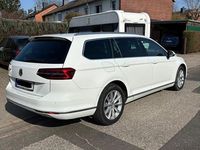 Gebraucht VW Passat Highline 180 PS (132 kW) 2018 Weiß Kombi