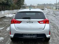 Gebraucht Toyota Auris 132 PS (97 kW) 2015 Silber Limousine