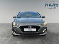 Gebraucht Hyundai i30 Select 99 PS (72 kW) 2018 Grau Limousine