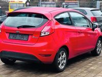 Gebraucht Ford Fiesta 80 PS (58 kW) 2014 Rot Kleinwagen