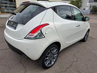 Gebraucht Lancia Ypsilon Gold 86 PS (63 kW) 2015 Weiß Kleinwagen