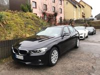 Gebraucht BMW 318 143 PS (105 kW) 2012 Schwarz metallic Limousine