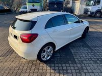 Gebraucht Mercedes A180 122 PS (89 kW) 2016 Weiß Limousine