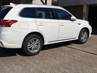 Gebraucht Mitsubishi Outlander P-HEV Plus 203 PS (149 kW) 2018 Weiß SUV