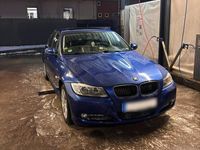 Gebraucht BMW 318 143 PS (105 kW) 2010 Blau Limousine