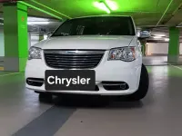 Gebraucht Chrysler Town & Country Limited 283 PS (208 kW) 2013 Weiß Van / Kleinbus