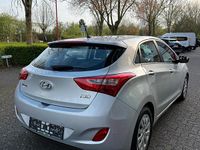 Gebraucht Hyundai i30 101 PS (74 kW) 2016 Grau Kleinwagen