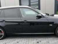 Gebraucht BMW 320 187 PS (137 kW) 2012 Schwarz Kombi