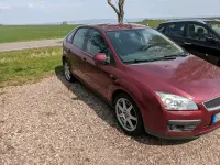 Gebraucht Ford Focus Ghia 101 PS (74 kW) 2004 Rot Limousine
