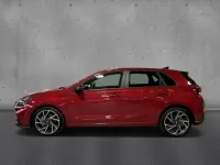 Gebraucht Hyundai i30 Comfort 160 PS (117 kW) 2022 Rot Limousine