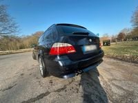 Gebraucht BMW 525 177 PS (130 kW) 2006 Blau Kombi