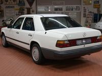 Gebraucht Mercedes 200 72 PS (52 kW) 1985 Weiß Limousine