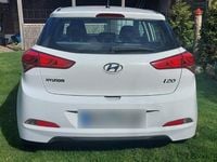 Gebraucht Hyundai i20 75 PS (55 kW) 2017 Weiß Limousine