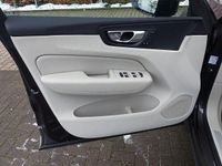 Gebraucht Volvo XC60 Plus 197 PS (144 kW) 2023 Platinum grey SUV