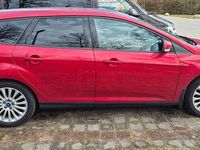 Gebraucht Ford Focus Ambiente 105 PS (77 kW) 2011 Rot Kombi