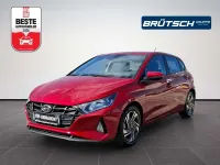 Gebraucht Hyundai i20 84 PS (61 kW) 2022 Dragon red metallic Kleinwagen