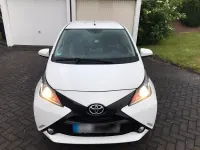 Gebraucht Toyota Aygo 60 PS (44 kW) 2015 Weiß Kleinwagen