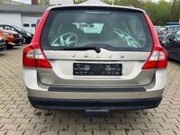 Gebraucht Volvo V70 Kinetic 163 PS (119 kW) 2008 Seashell metallic / metallic Kombi