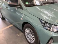Gebraucht Hyundai i20 Pure 84 PS (61 kW) 2024 Grün Kleinwagen