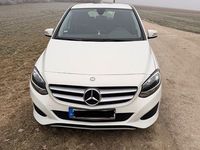 Gebraucht Mercedes B180 122 PS (89 kW) 2016 Weiß Van / Kleinbus