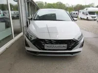 Neu Hyundai i20 GO! 101 PS (74 kW) 2025 Grau Limousine