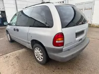 Gebraucht Chrysler Voyager 133 PS (97 kW) 2000 Silber Van / Kleinbus