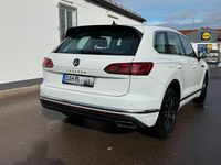 Gebraucht VW Touareg 231 PS (169 kW) 2023 Weiß SUV
