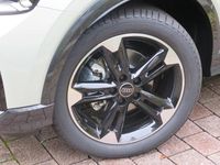 Nowe Audi Q2 Advanced 150 KM (110 kW) 2025 Srebrny SUV