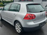 Second-hand VW Golf IV Sportline 102 CP (75 kW) 2004 Argintiu Berlinǎ