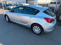 Gebraucht Opel Astra 140 PS (102 kW) 2013 Silber Kombi