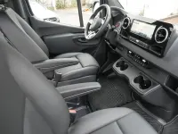Gebraucht Mercedes Sprinter 190 PS (139 kW) 2024 Grau Van