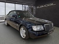 Gebraucht Mercedes E220 AMG 150 PS (110 kW) 1997 Blau Cabrio