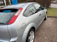 Gebraucht Ford Focus 100 PS (73 kW) 2004 Grau Kombi