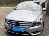 Gebraucht Mercedes B180 122 PS (89 kW) 2014 Silber Van / Kleinbus