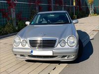 Gebraucht Mercedes E240 Classic 170 PS (125 kW) 2000 Silber Limousine