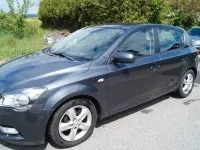 Usado Kia Ceed 90 CV (66 kW) 2012 Gris Utilitario