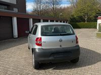 Gebraucht VW Fox 54 PS (39 kW) 2006 Silber Kleinwagen