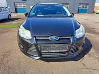 Gebraucht Ford Focus Trend 105 PS (77 kW) 2011 Pantherschwarz metallic Kombi