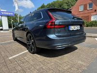 Gebraucht Volvo V90 Ultimate 197 PS (144 kW) 2024 Denim blue / metallic Kombi