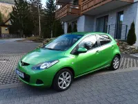 Używany Mazda 2 Independence 75 KM (55 kW) 2008 Zielony Hatchback