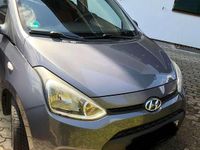 Gebraucht Hyundai i10 Trend 67 PS (49 kW) 2016 Grau Kleinwagen