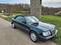 Gebraucht Mercedes E200 Edition 136 PS (100 kW) 1997 Schwarz Cabrio