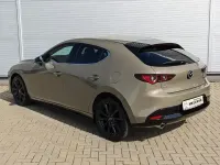 Neu Mazda 3 Homura-Line 140 PS (102 kW) 2025 Zircon sand metallic Limousine
