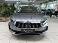 Neu Skoda Superb LAURIN & KLEMENT 204 PS (150 kW) 2026 Grau Kombi